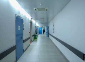 Λάρισα: Σε ειδικό θάλαμο η γιατρός με αιμορραγικό πυρετό – Σε καραντίνα 25 συνάδελφοί της: «Κάναμε ό,τι μπορούσαμε αλλά…”
