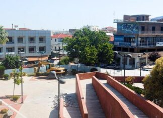 Ξεκίνησαν οι εργασίες αναμόρφωσης της πλατείας Δημαρχείου στα Φάρσαλα (video)