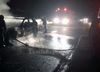 «Λαμπάδιασε» αυτοκίνητο εν κινήσει στην παλιά εθνική – ΦΩΤΟ