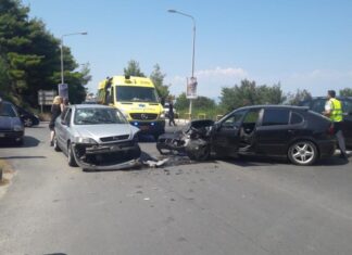 Σύγκρουση οχημάτων στη Λάρισα – Δύο άτομα στο νοσοκομείο