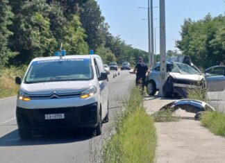 Σοκαριστικές εικόνες από τον χώρο του θανατηφόρου τροχαίου έξω από τη Λάρισα