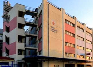 Λάρισα: Οικτρή κατάσταση στο Γενικό λόγω εργασιών: Aφοδεύουν στο διάδρομο του νεκροτομείου!