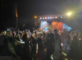 Έγινε χαμό, λαοθάλασσα στο Ρίζωμα για Γλυκερία και Πίτσα Παπαδοπούλου – ΦΩΤΟ