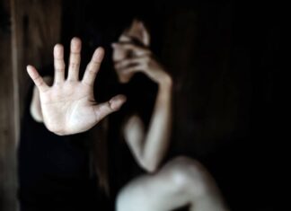 Απειλές, όπλο και panic button: Στο Αυτόφωρο 55χρονος για ενδοοικογενειακή βία