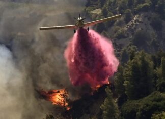 Λάρισα: Παραμένει η μεγάλη πυρκαγιά στα Φάρσαλα – Στην μάχη και εναέρια μέσα