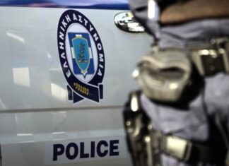 Λάρισα: Και οδηγούσε ανάποδα με το μηχανάκι και είχε χασίς πάνω του