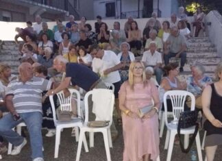 Η Χριστίνα Κοντογιάννη στη Σκήτη Αγιάς για το Αφιέρωμα στα 100 χρόνια από τη γέννηση του Μίκη Θεοδωράκη