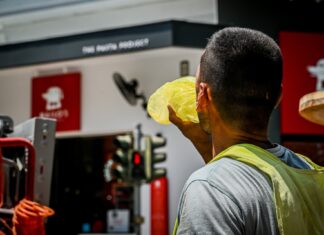 Καύσωνας: Υποχρεωτική παύση εργασιών σε εξωτερικούς χώρους