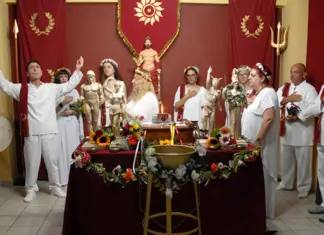Ποιοι και πόσοι είναι οι Ελληνες δωδεκαθεϊστές και τι κρύβεται πίσω από τις χλαμύδες τους