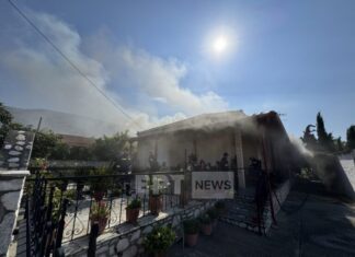 Λάρισα: Σοβαρές ζημιές στο σπίτι που άρπαξε φωτιά το πρωί της Πέμπτης – Σώα η ιδιοκτήτριά του (ΦΩΤΟ)