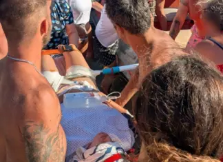Κάτοικος Λάρισας η κοπέλα που της καρφώθηκε η ομπρέλα στο πόδι – Με ελικόπτερο στο νοσοκομείο – ΦΩΤΟ