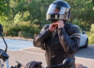 Δεκάδες παραβάσεις για μη χρήση κράνους στη Λάρισα