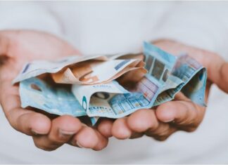 Μηνιαίο voucher 300 και 500 ευρώ: Αυτές τις ενέργειες πρέπει να κάνουν τον Αύγουστο οι δικαιούχοι