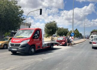 Λάρισα:”Τσούγκρισαν” αυτοκίνητα σαν να είναι σε συγκρουόμενα – ΦΩΤΟ