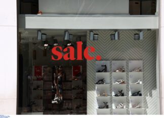 Ακρίβεια: Μπαράζ ελέγχων για πλασματικές εκπτώσεις – Ποιοι βρίσκονται στο «μικροσκόπιο» των ελεγκτών