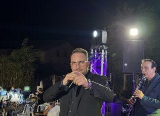 Ανεπανάληπτο γλέντι στην Ανάβρα Αγιάς με τον Κ. Αντωνίου να δίνει ρέστα στο τραγούδι και τον Π. Πλακιά με το κλαρίνο του να κάνει χαμό / ΦΩΤΟ-ΒΙΝΤΕΟ