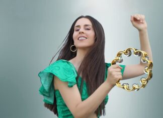 Συναυλία της Ιωάννας Σαατσάκη στην πλατεία Απιδανού στα Φάρσαλα