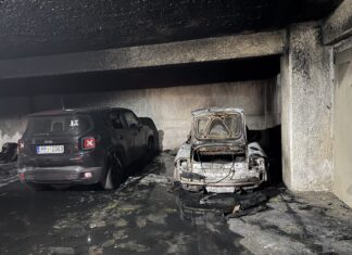Που στρέφεται η έρευνα για εμπρησμό αυτοκινήτων σε πάρκινγκ πολυκατοικίας στη Λάρισα