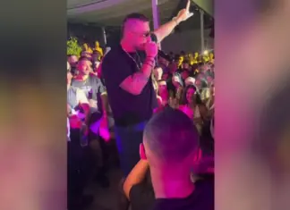 Ο τράπερ Rack τα «έχωσε» σε ανήλικο που έπινε αλκοόλ σε live του: «Θα πας νοσοκομείο, μη ξαναπιείς μπροστά μου»