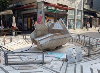 Λάρισα: Έλαμψε το σιντριβάνι στην Ασκληπιού (ΦΩΤΟ)