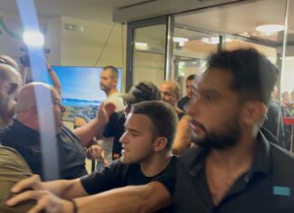 Λάρισα: Ένταση στην Περιφέρεια με κτηνοτρόφους για το ζήτημα της ευλογιάς (ΦΩΤΟ – ΒΙΝΤΕΟ