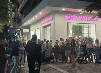 Λάρισα: Υπέροχες κλασσικές μελωδίες με Flash mob στην Κουμα – ΦΩΤΟ
