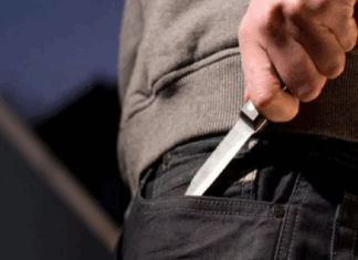 Απείλησε με κουζινομάχαιρο τη φίλη του να τη σκοτώσει