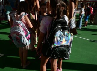 Λάρισα: Πρώτο κουδούνι σήμερα στα σχολεία με αγιασμό και νέα βιβλία – Οι ώρες