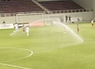 Απρόσμενη διακοπή στο AEL FC ARENA – Άνοιξαν τα μπεκ εν ώρα αγώνα! ΒΙΝΤΕΟ