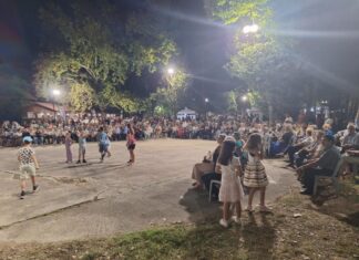 Ενθουσίασαν τα χορευτικά συλλόγων του Αμπελώνα στη Γιορτή Κρασιού (ΦΩΤΟ)
