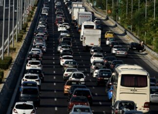 Σε ισχύ από σήμερα ο νέος ΚΟΚ: Κάμερες ασφαλείας και τσουχτερά πρόστιμα για κατανάλωση αλκοόλ και χρήση κινητού κατά την οδήγηση
