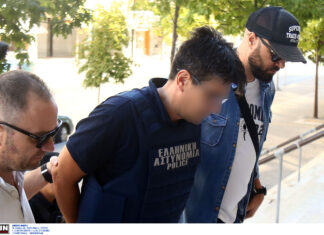 Προθεσμία για την Τετάρτη πήρε ο 50χρονος αδελφοκτόνος – Το τηλεφώνημα που φέρεται να δέχτηκε πριν πνίξει την 59χρονη