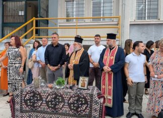 Στους αγιασμούς στο 31ο Δημοτικό και 11ο Γυμνάσιο και Λύκειο ο Θανάσης Μαμάκος