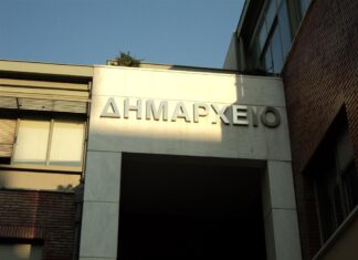 Eνταση στο δημαρχείο Τρικάλων- Eπίθεση δέχθηκε ο γραμματέας Θωμάς Παπασίκας