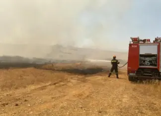Συναγερμός για δυο φωτιές στην Λάρισα, η μία μέσα στην πόλη