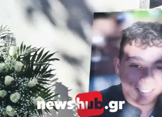 Σπαραγμός στην κηδεία 17χρονου που σκοτώθηκε σε τροχαίο – Σε λευκό φέρετρο η σορός, μοίραζαν μπουμπουνιέρες