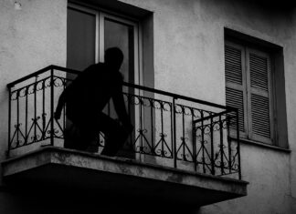Σκηνές τρόμου στον Βόλο: Ζήτησε λεφτά με την απειλή μαχαιριού και έγινε… καπνός από το μπαλκόνι!