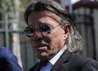 Ηλίας Ψινάκης: «Με τον Σάκη Ρουβά χτίσαμε έναν μύθο, δεν έχει κάνει καμία επιτυχία από τότε»