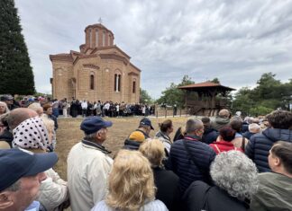 Δείτε φωτογραφίες: Το Larisanew στον τάφο του Αγίου Παϊσίου – Πλήθος πιστών κάτω από την βροχή για προσκύνημα