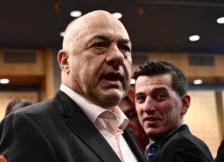 Μπέος: Με λένε ρατσιστή, αλλά εγώ έχω συνεργαστεί με έγχρωμους ποδοσφαιριστές, έχω πάει σεξουαλικά και με μαύρη