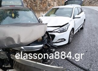 Λάρισα: Απίστευτο τροχαίο, σαν συγκρουόμενα τα αυτοκίνητα – Πετάχθηκε στο αντίθετο ρεύμα και έπεσε πάνω του – ΦΩΤΟ