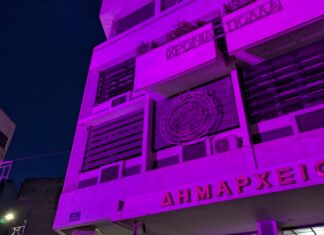 Λάρισα: Στα “ροζ” Δημαρχείο και Δημοτικό Ωδείο (ΦΩΤΟ)