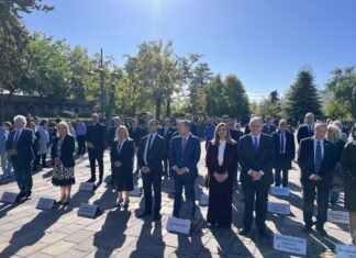 Με σεβασμό και συγκίνηση η κατάθεση στεφάνων στο Ηρώο της Λάρισας για την 28η Οκτωβρίου (ΦΩΤΟ)