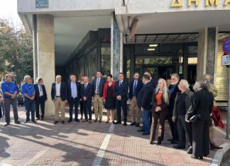 Με λαμπρότητα η επέτειος απελευθέρωσης της Λάρισας από την γερμανική κατοχή – Δείτε φωτογραφίες