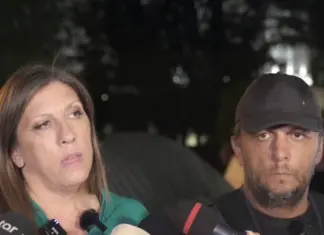 Τέμπη: Θυροκολλήθηκε στο γραφείο της Κωνσταντοπούλου η νέα πρόσκληση εκταφής του Ντένις Ρούτσι