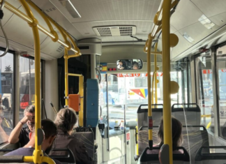 Αναστάτωση σε αστικό λεωφορείο: Συνελήφθη επιβάτης με τσεκούρι