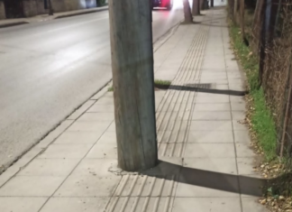 Λάρισα: Στύλος στη μέση πεζοδρομίου – Εμπόδιο για πεζούς και άτομα με προβλήματα όρασης / ΦΩΤΟ