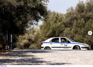 Απείλησαν άνδρα με όπλο και άρπαξαν τα χρήματα