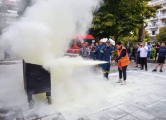 Ενημερωτική δράση χρήσης πυροσβεστικών μέσων στο διοικητήριο της Π.Ε. Λάρισας