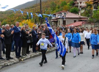 Στο Ανθηρό Καρδίτσας για την παρέλαση δύο μαθητών ο Δημήτρης Κουρέτας (ΦΩΤΟ)